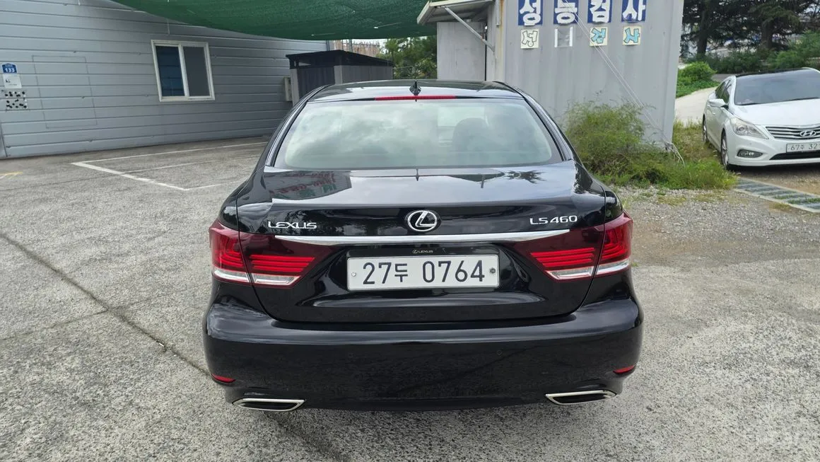 Lexus LS