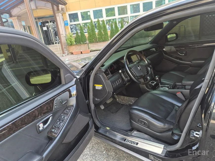 Hyundai Equus