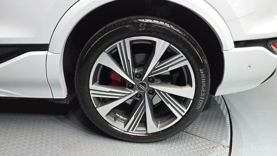 Audi SQ6 e-tron