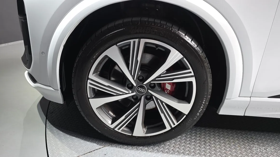 Audi SQ6 e-tron