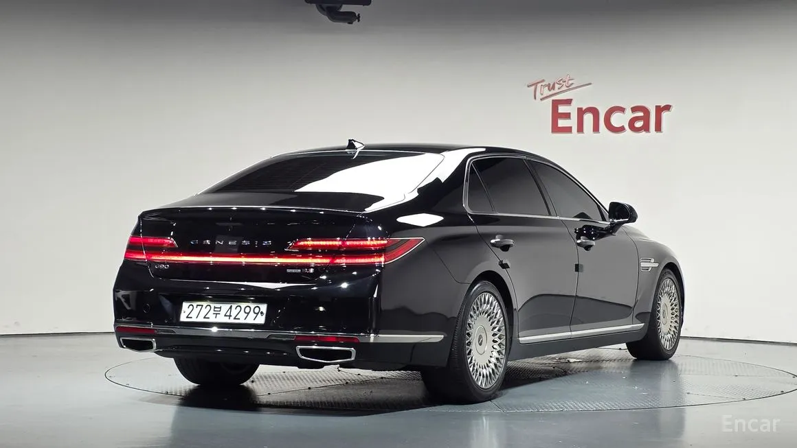 Genesis G90