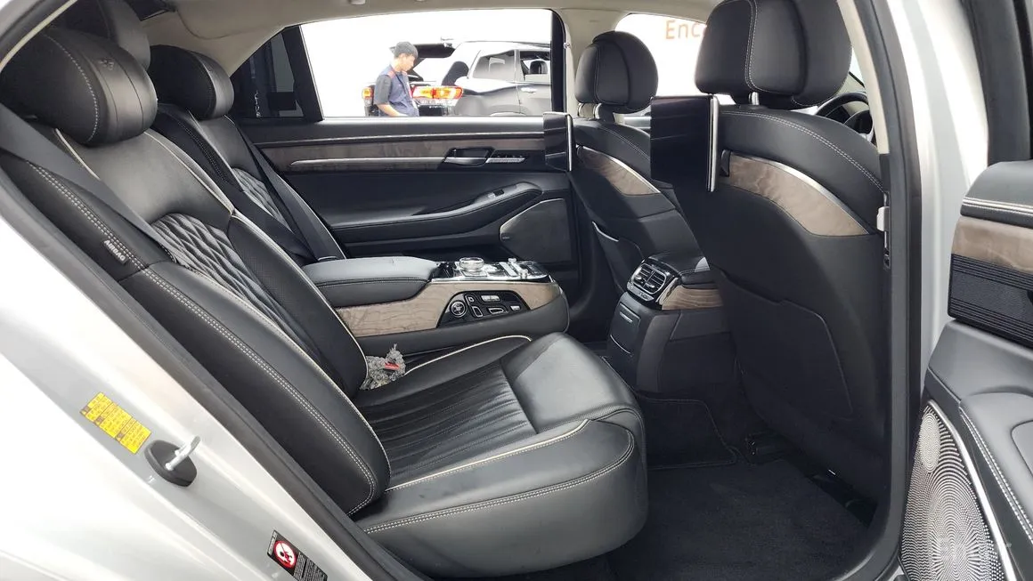 Genesis G90