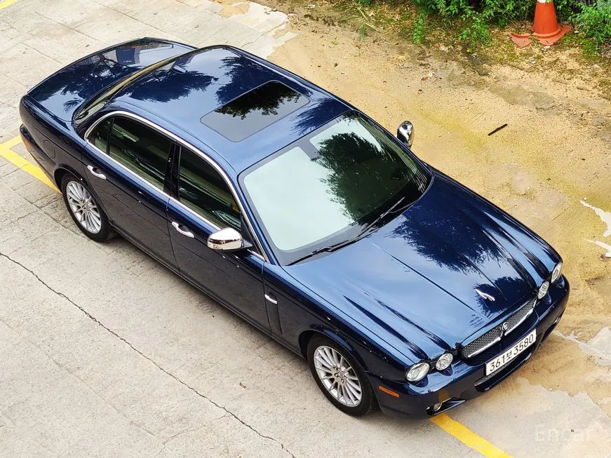 Jaguar XJ