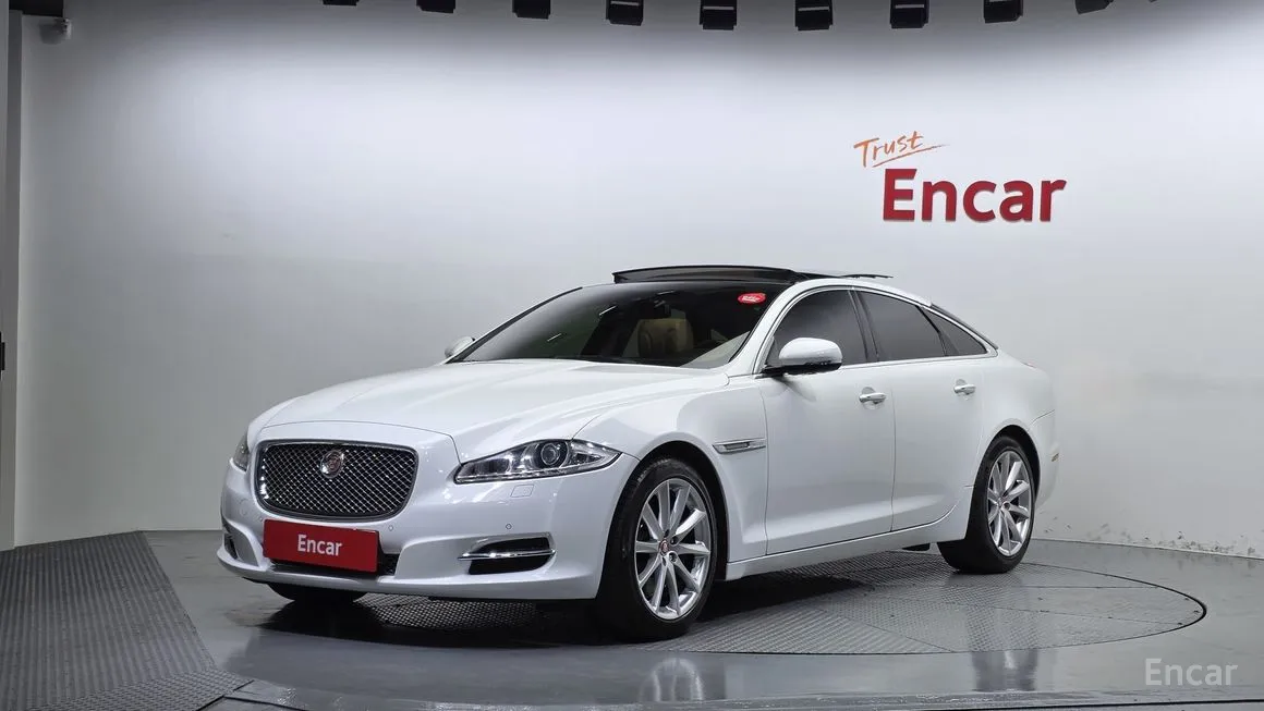 Jaguar XJ