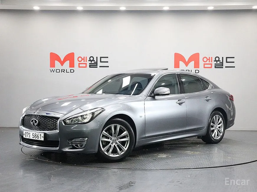 Infiniti Q70