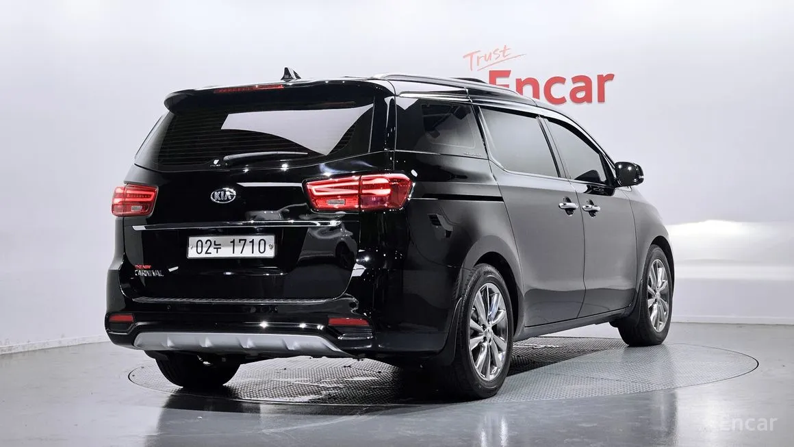 Kia Carnival