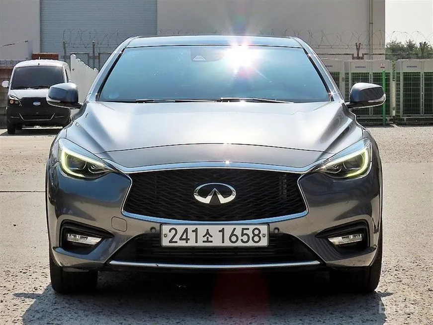 Infiniti Q30