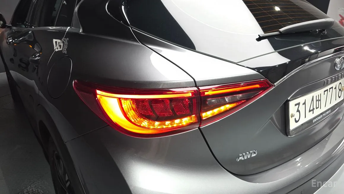 Infiniti QX30
