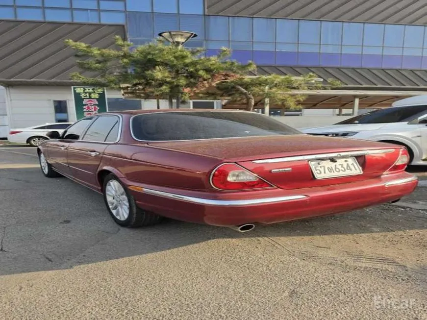 Jaguar XJ-6