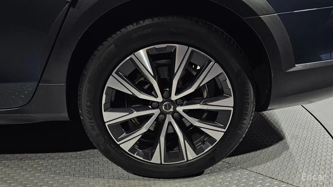 Volvo V90