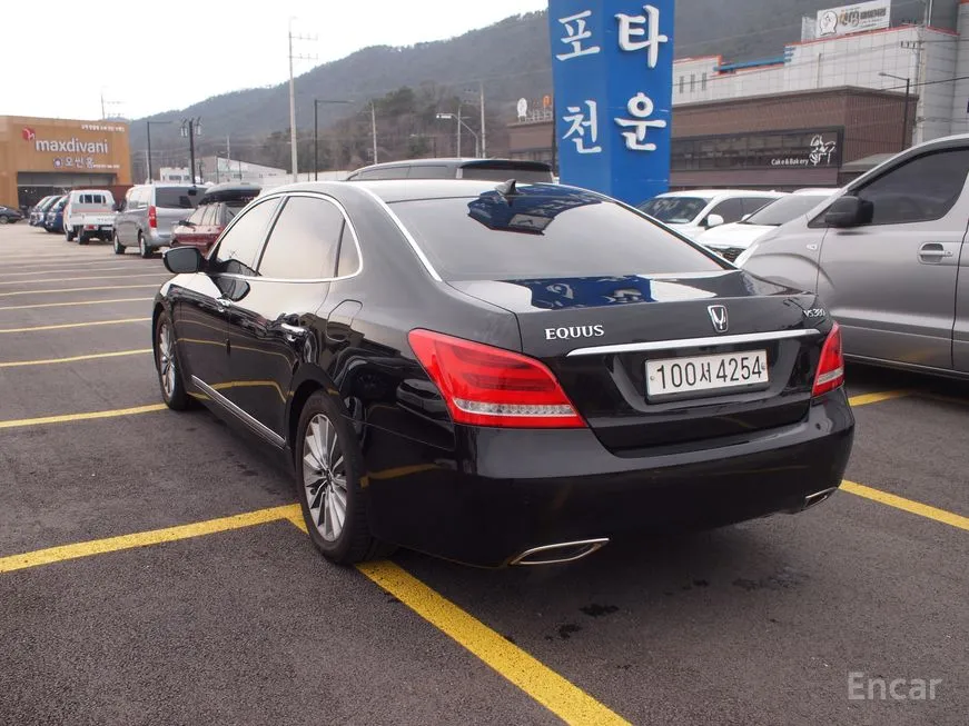 Hyundai Equus