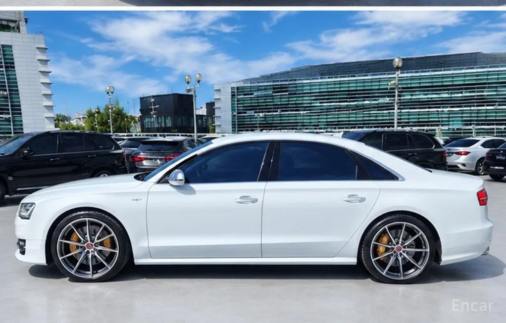Audi S8