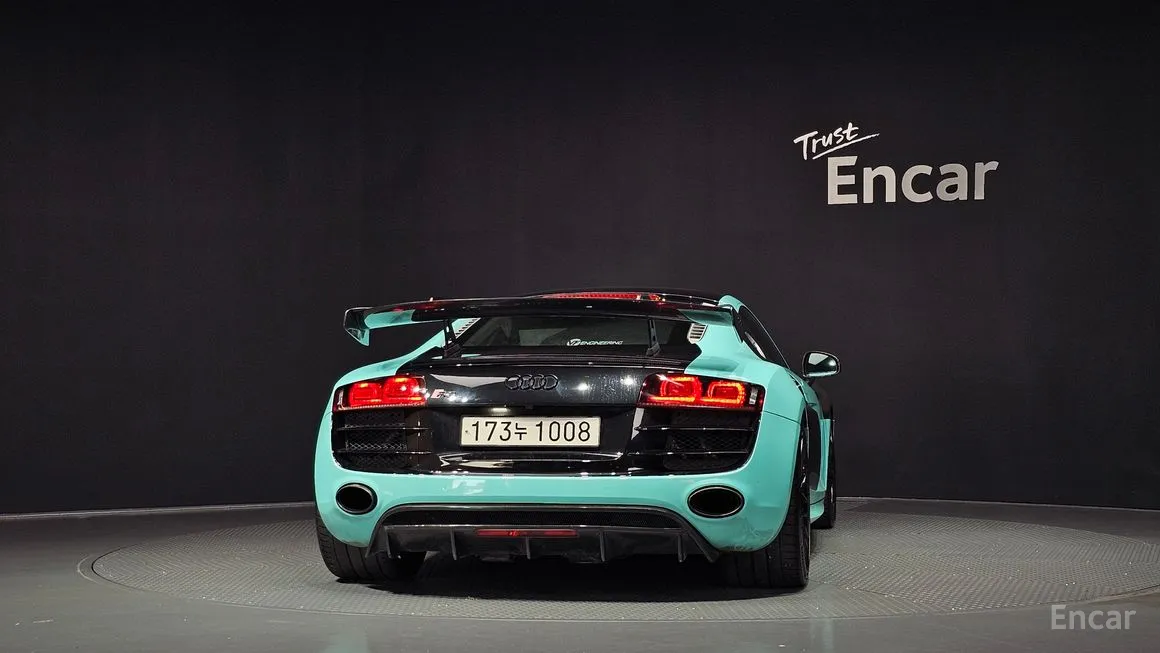 Audi R8