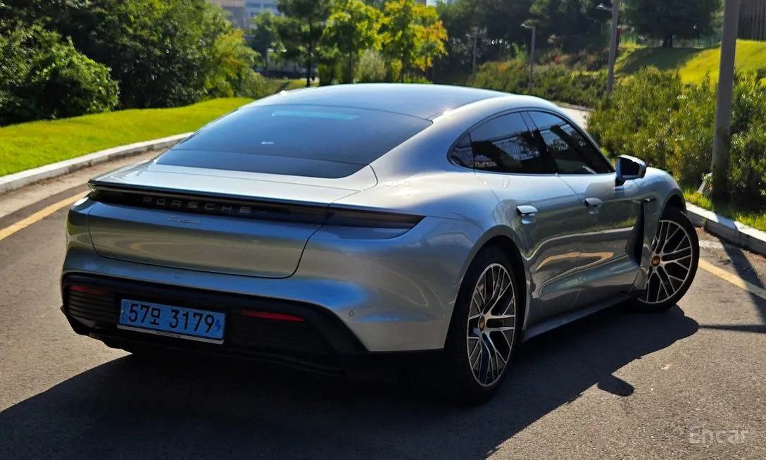 Porsche Taycan