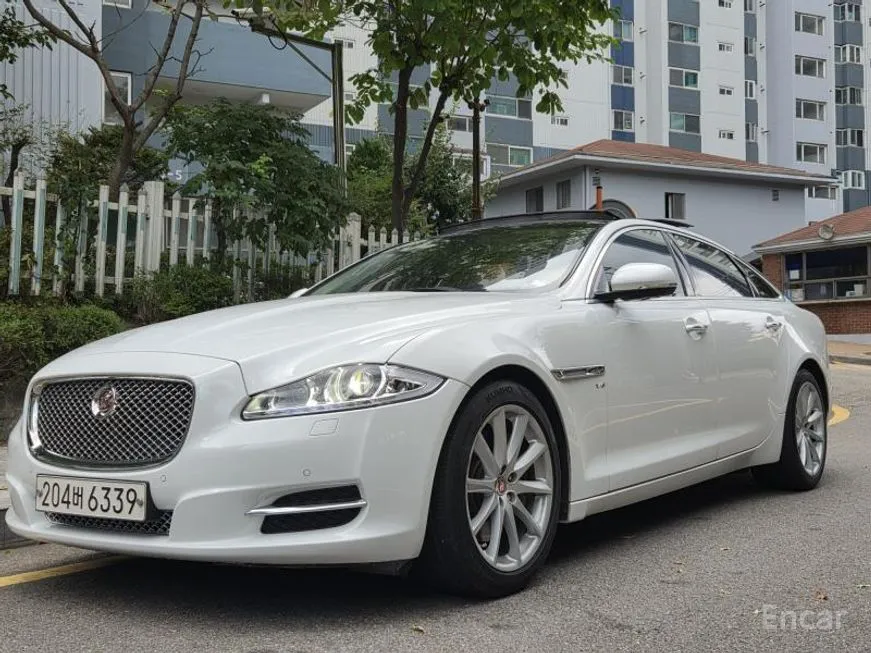Jaguar XJ